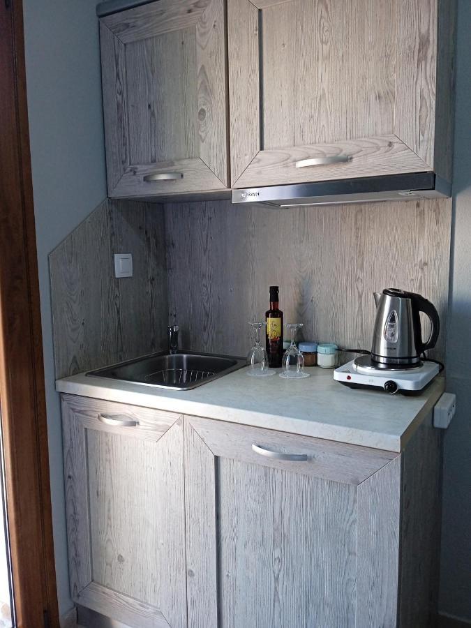 Almira - Rooms To Let Nea Roda Zewnętrze zdjęcie