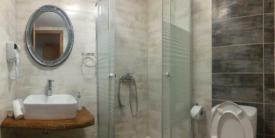Almira - Rooms To Let Nea Roda Zewnętrze zdjęcie